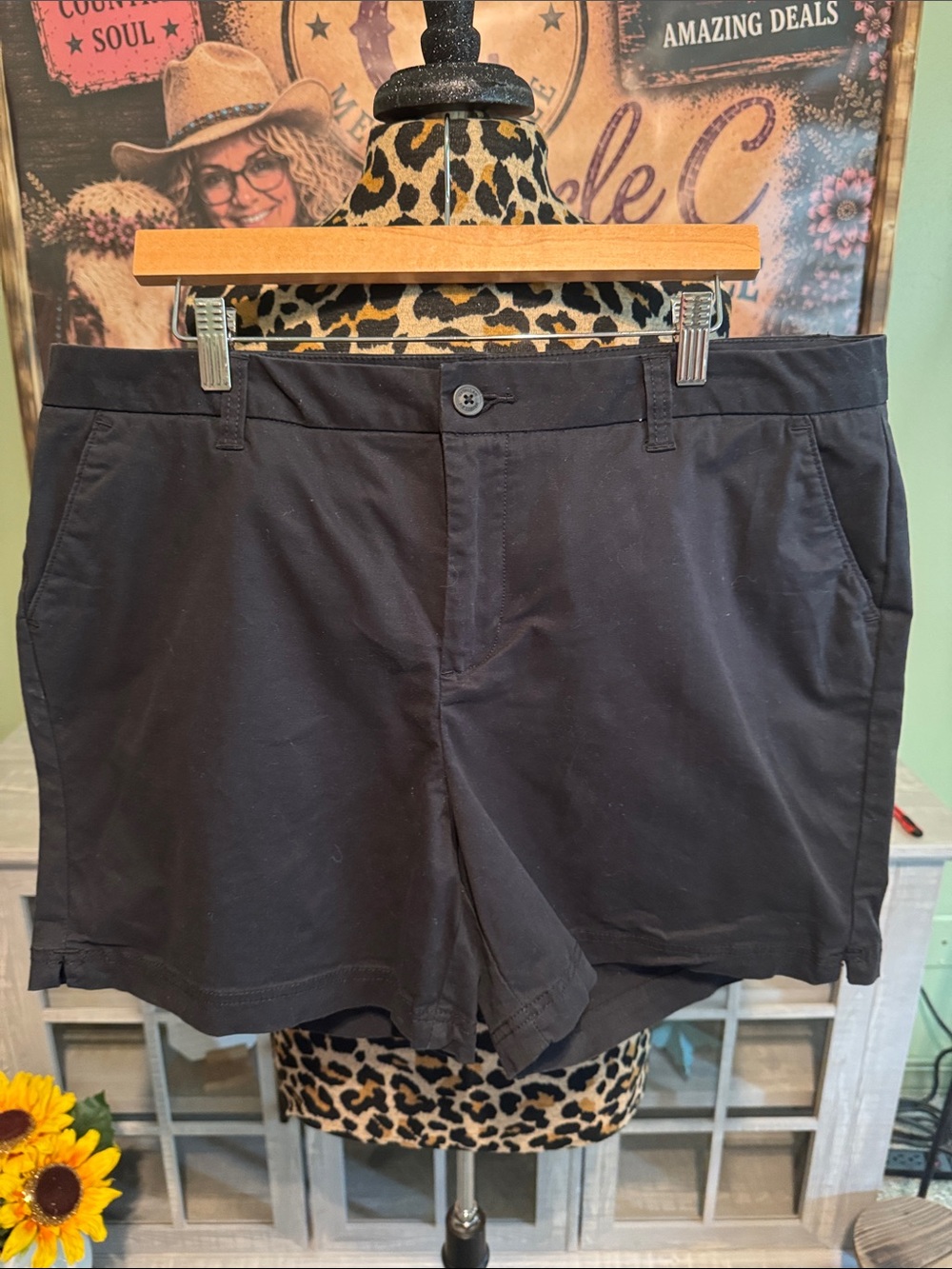 Magellan Classic Black Women's Casual Shorts  Size 16